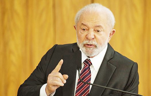 Lula diz que o Brasil precisa cumprir a Constituição