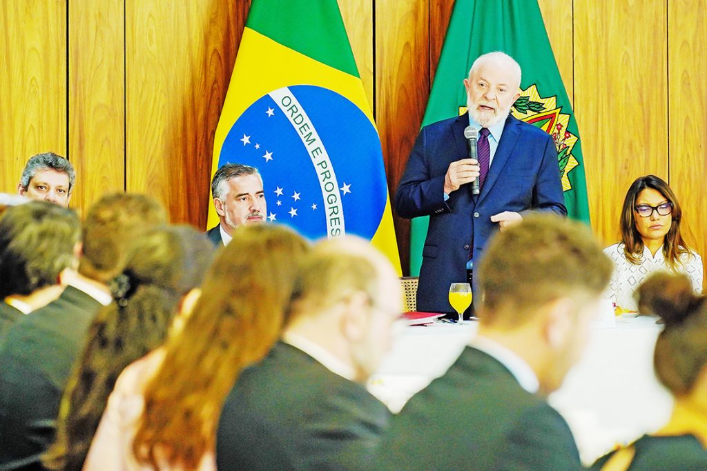 Lula admite que dificilmente o Brasil chegará à meta zero em 2024