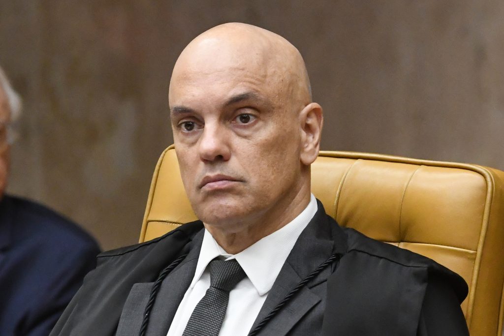 Moraes vota para condenar mais oito bolsonaristas do 8 de janeiro