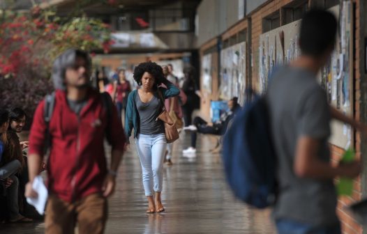 Negros são minoria no serviço público federal e têm menores salários