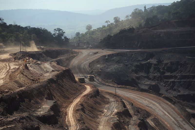 Rio Tinto amplia produção de alumínio e cobre, mas corta projeção para minério