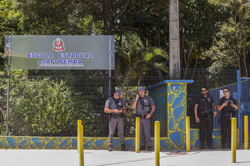 Ataque a tiros em escola de Sapopemba deixa uma pessoa morta