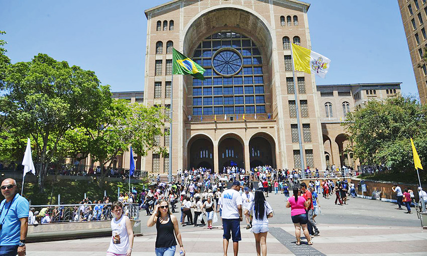 Aparecida espera 330 mil romeiros no feriado da padroeira