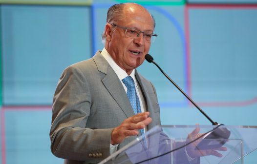 Alckmin diz que tributária não reduz carga, mas ajuda com desonerações