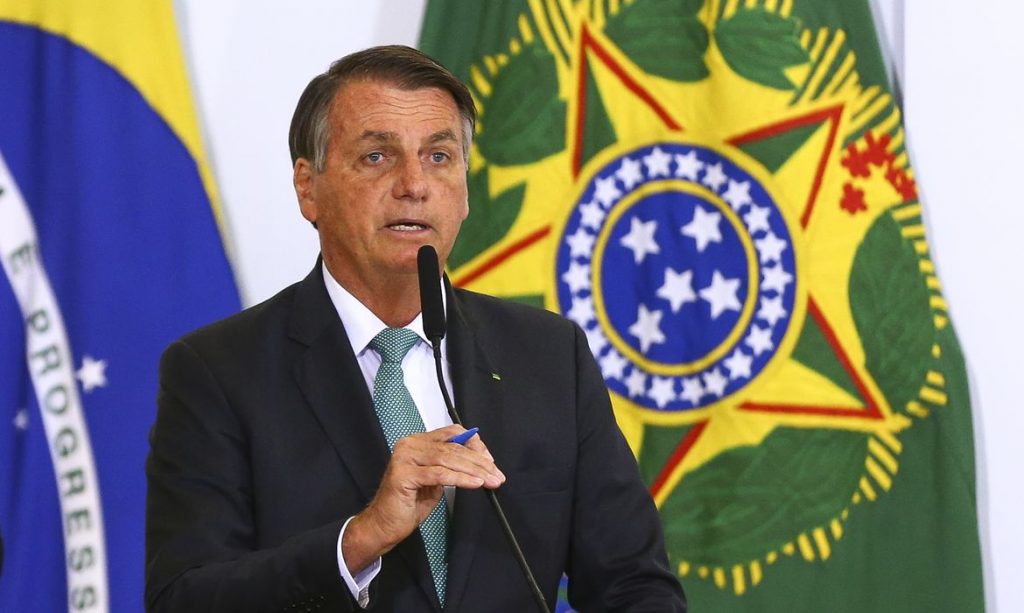 Ministro do TSE condena Bolsonaro à inelegibilidade pela terceira vez