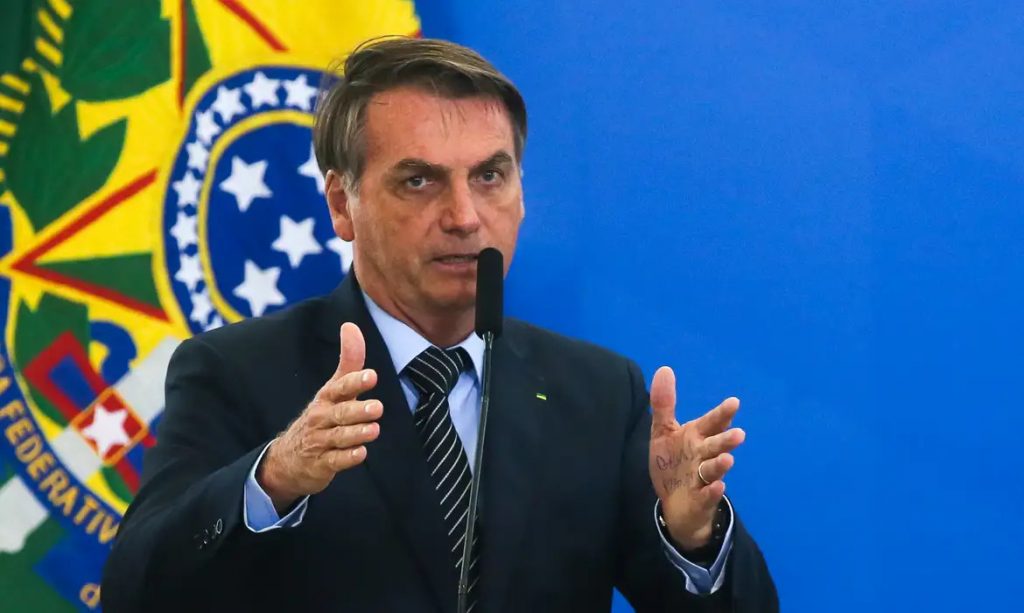 Bolsonaro reage à versão do ministério de Dino sobre reunião com mulher de líder do CV