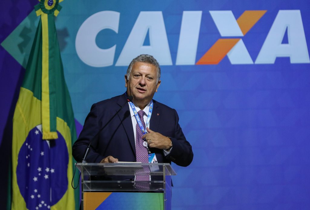 Fernandes promete modernizar o banco público