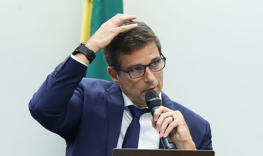 Campos Neto diz que Brasil tem processo de desinflação abrupto