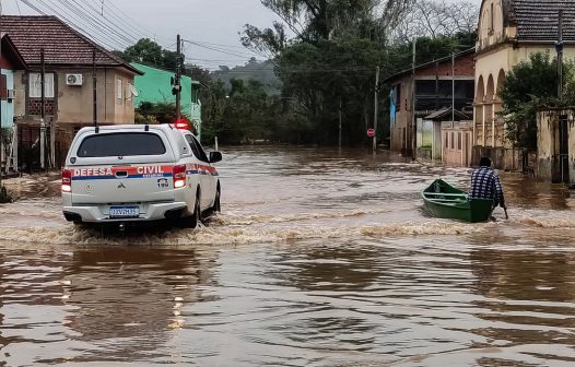 Frente fria e ciclone extratropical elevam risco de tempestades no Sul