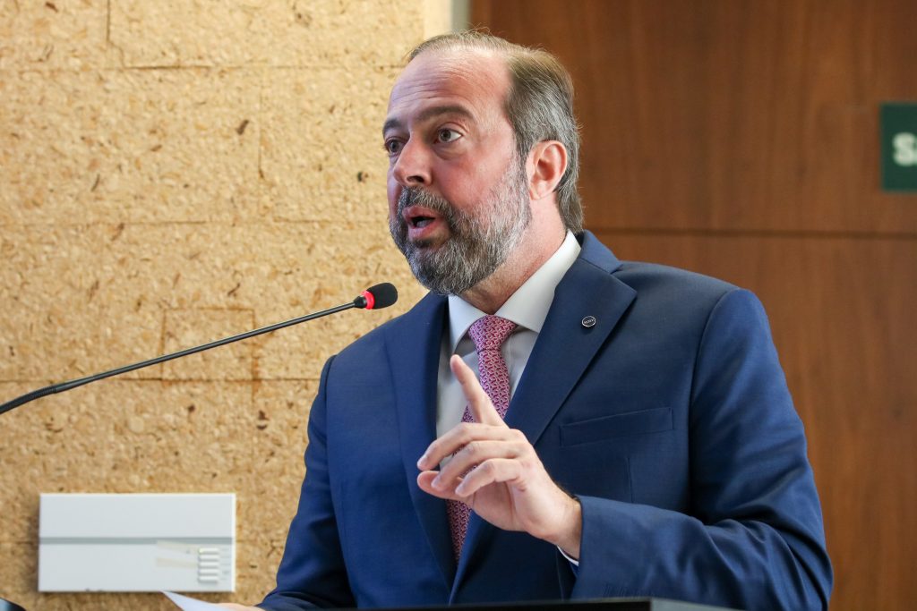 Ministro descarta risco de racionamento de energia mesmo com altas temperaturas