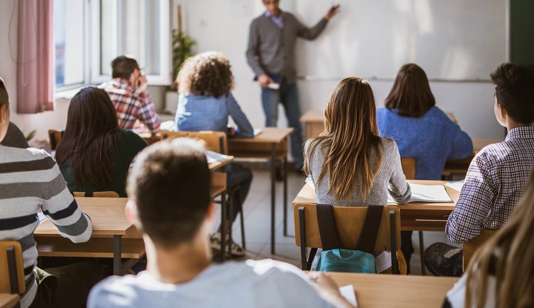 Governo cria fundo de até R$ 20 bilhões para bancar poupanças de alunos