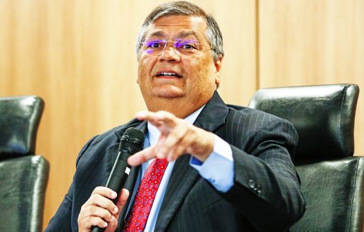 Dino não vai demitir assessores que receberam ONG ligada a Comando Vermelho