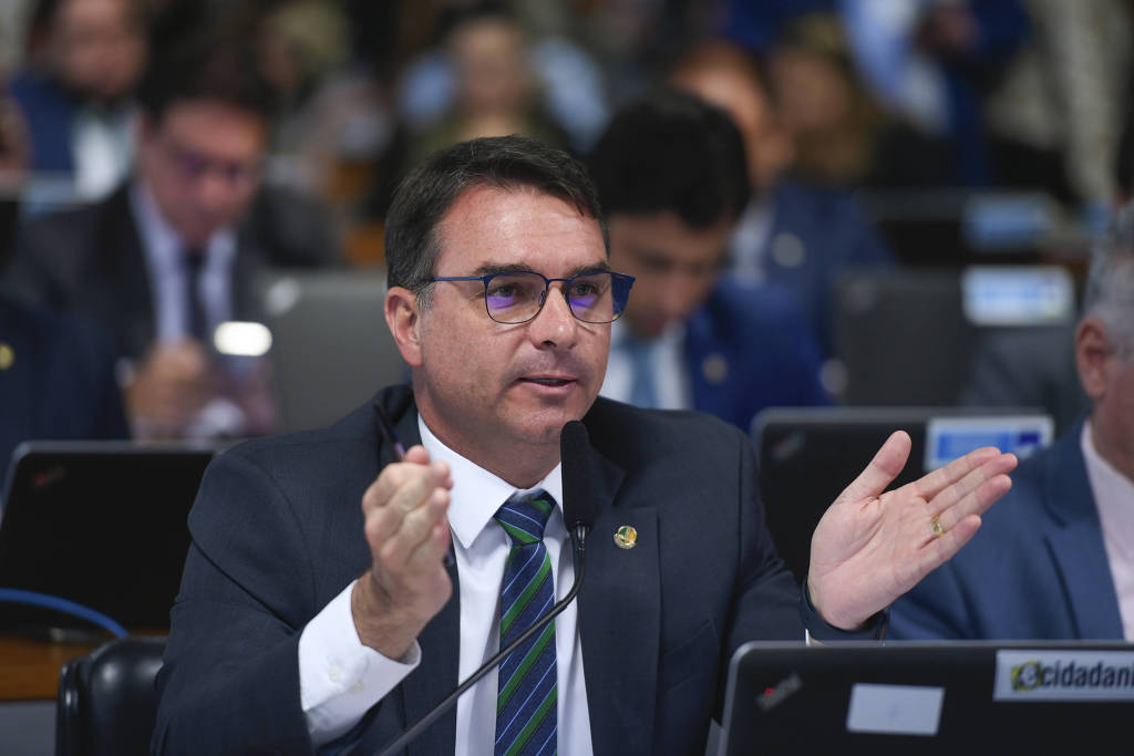 Mauro Cid afirma que Michelle e Eduardo incitavam Bolsonaro a dar um golpe de Estado