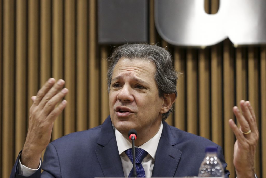 Haddad diz ser essencial desonerar 100% as exportações