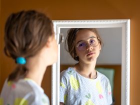 Espelhos que enganam: o desafio da distorção de imagem entre os adolescentes