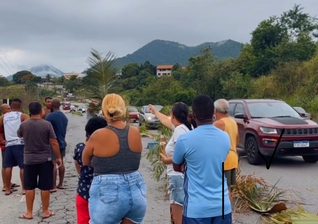 Moradores do Rio fazem protestos contra falta de energia