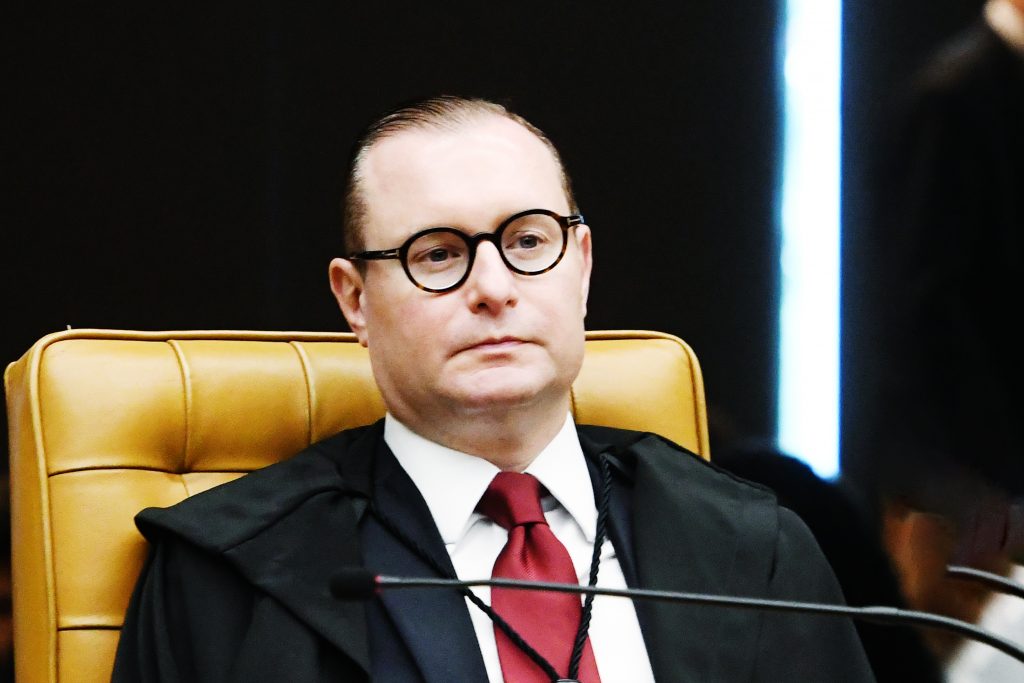 Zanin vota para anular revisão da vida toda do INSS