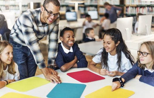 Desigualdade aumenta entre negros e brancos na educação