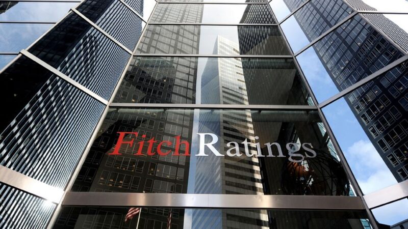 Fitch vê resiliência na economia global e melhora projeções para PIB