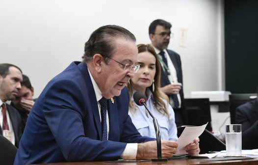 Relator retira R$ 17 bilhões do PAC e limita poder do governo