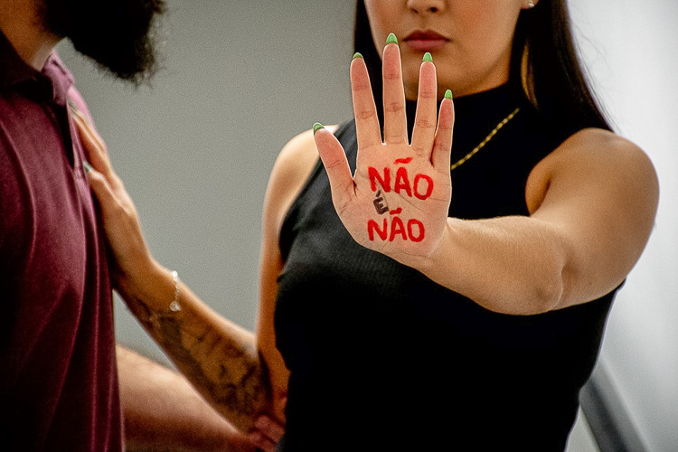 Lula sanciona lei que protege mulheres em bares e shows
