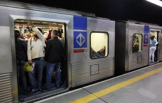 Tarifa de trem e metrô em SP vai subir para R$ 5 em 2024