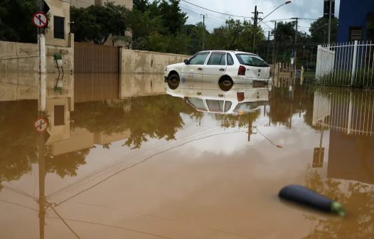 SP registra forte chuva e tem alerta para alagamentos