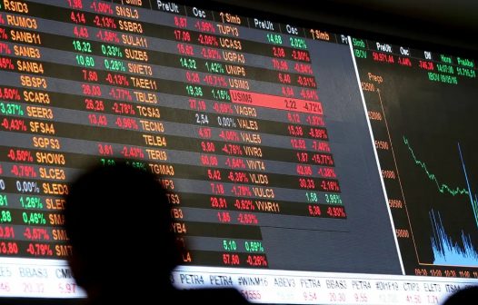 Ibovespa encerra no piso do dia, em baixa de 0,94%, a 127,3 mil pontos