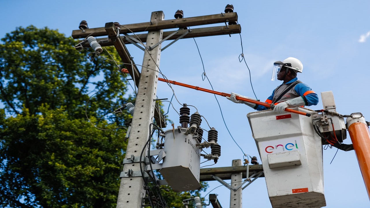 Enel Distribuição Rio restabelece energia após fortes chuvas, Enel