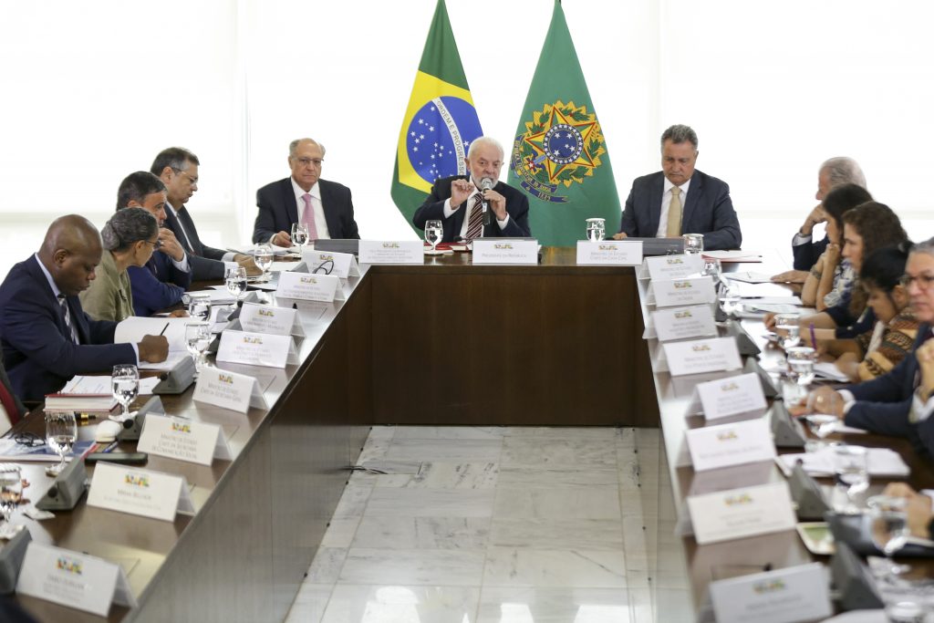 Lula defende uso do poder da máquina pública contra garimpo ilegal