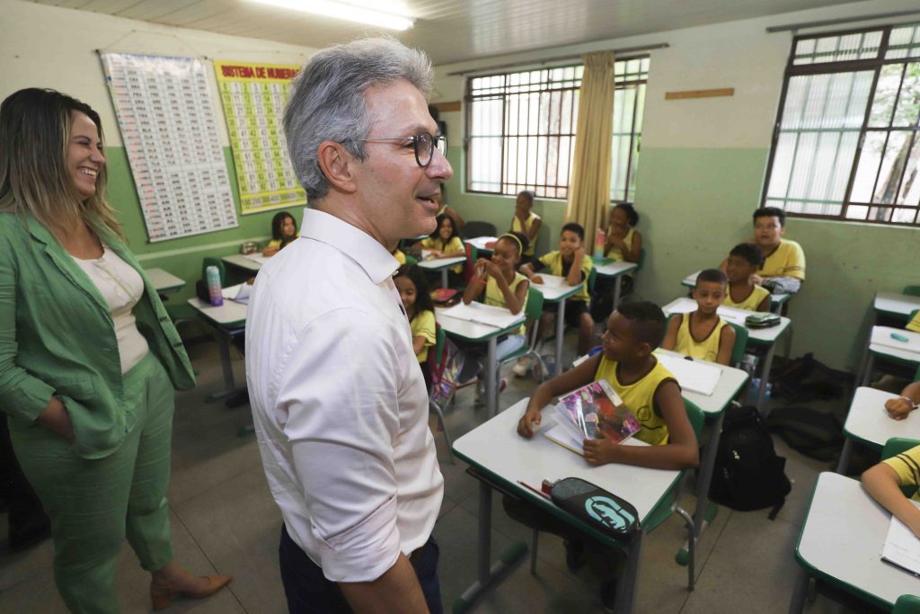 Governo de Minas investe R$ 4,5 bilhões na rede de ensino 