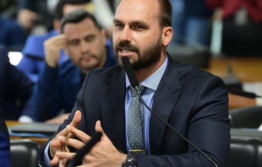 Eduardo Bolsonaro diz que operação contra irmão é ‘ilegal’