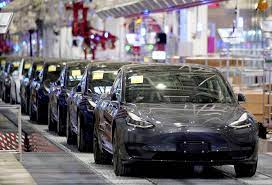 Tesla fica atrás da BYD em vendas trimestrais de veículos elétricos