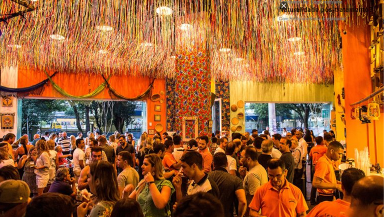 Bares e restaurantes adotam estratégias para atrair clientes no Carnaval