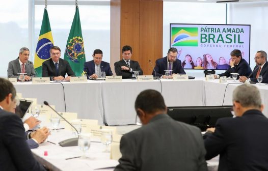 Bolsonaro defendeu golpe sem armas em reunião com aliados em 2022