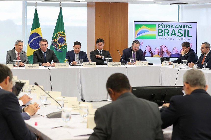 Bolsonaro defendeu golpe sem armas em reunião com aliados em 2022