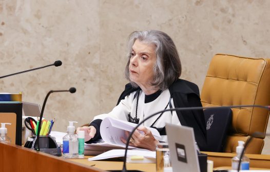 Cármen diz que bancar privilégio a filhos de diplomatas inverte objetivos da República