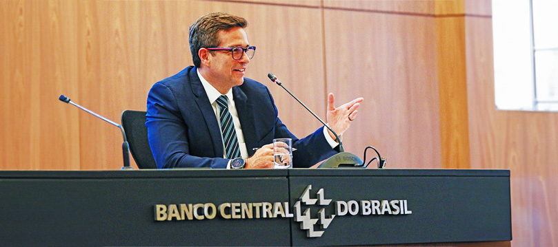 Campos Neto admite que inflação de serviços teve ligeira piora