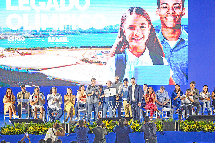 Lula lança pedra fundamental do IFRJ no Complexo do Alemão