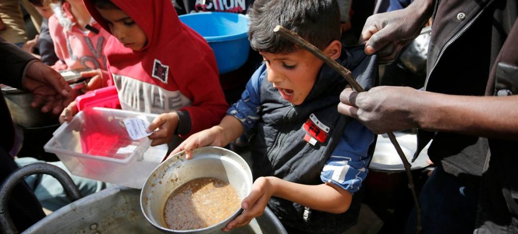 Menos da metade dos comboios de ajuda conseguiram entrar no norte de Gaza