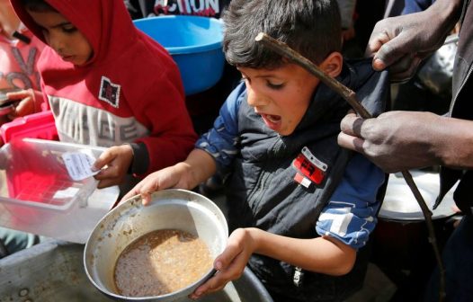 Menos da metade dos comboios de ajuda conseguiram entrar no norte de Gaza