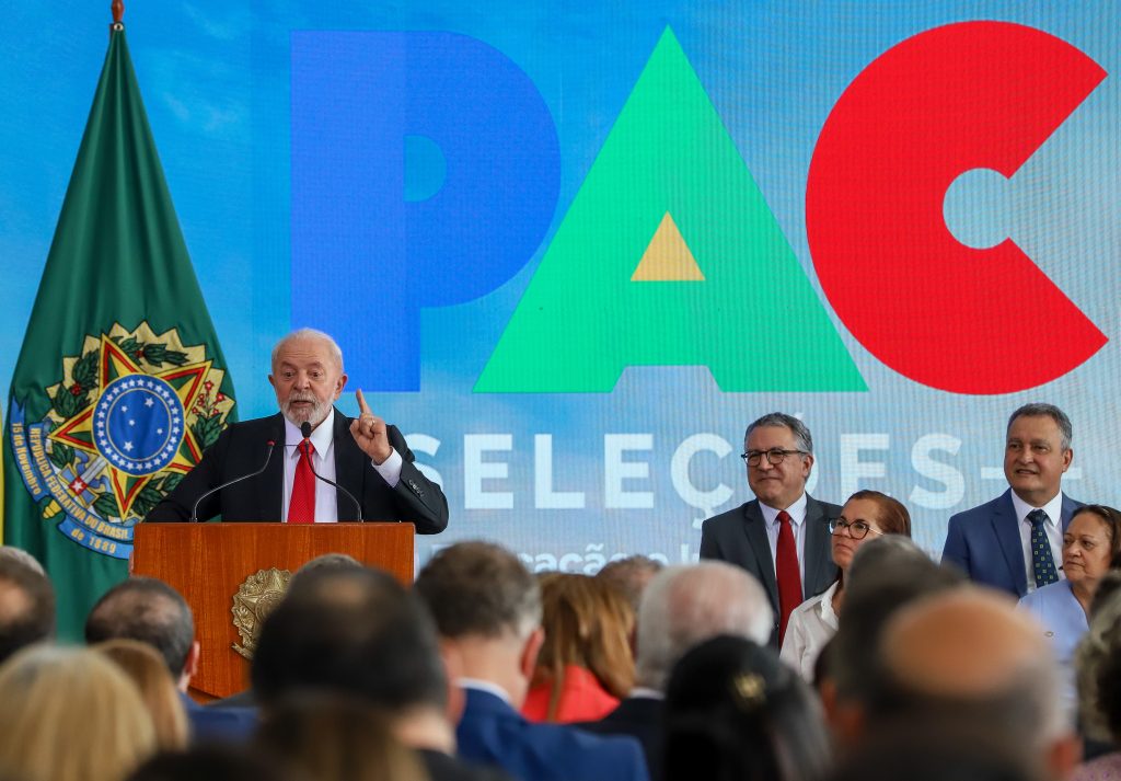 Lula anuncia R$ 23 bilhões para obras do PAC