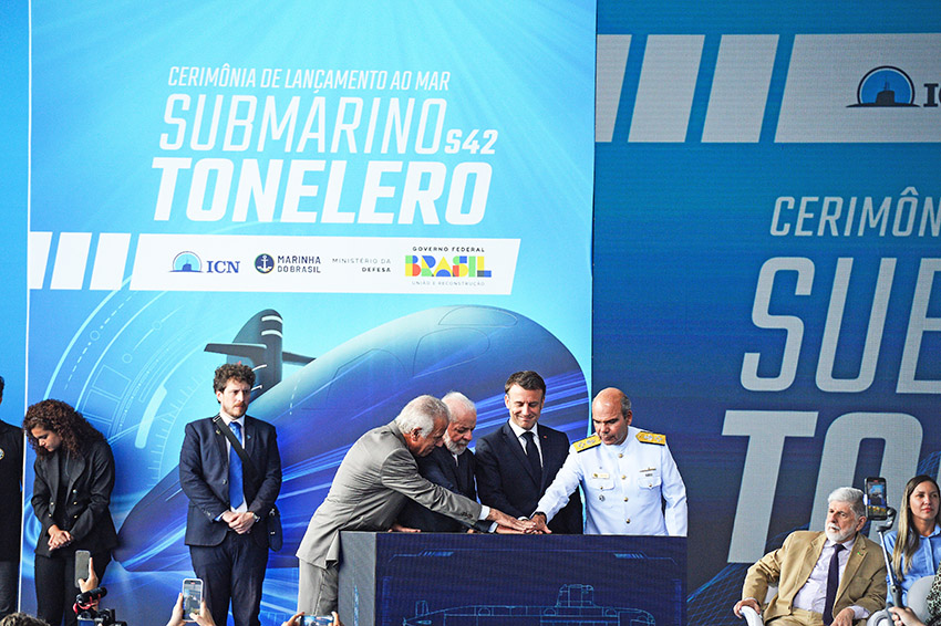 Lula e Macron lançam terceiro submarino de parceria entre Brasil e França