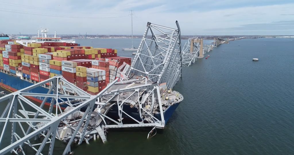 Caixa-preta de navio que colidiu em ponte de Baltimore é recuperada