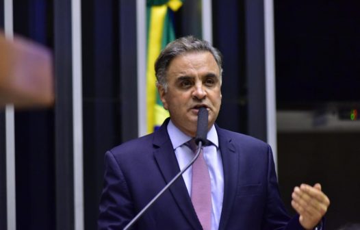 Aécio nega ‘morte cerebral’ do PSDB e lança ‘Farol da Oposição’