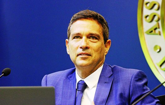 Campos Neto diz que BC tem que fazer intervenção no mercado cambial