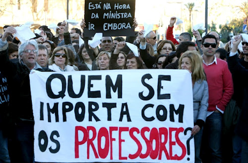 Professores de universidades e institutos federais entram em greve