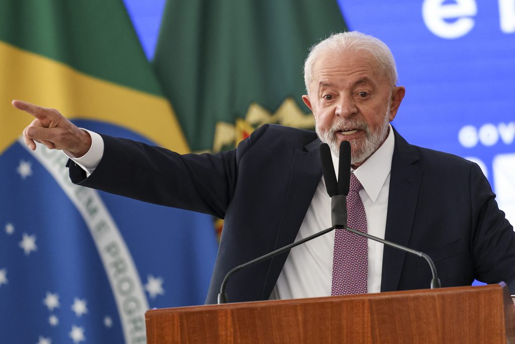 Lula anuncia inclusão de 1,2 milhão de alunos no Pé-de-Meia