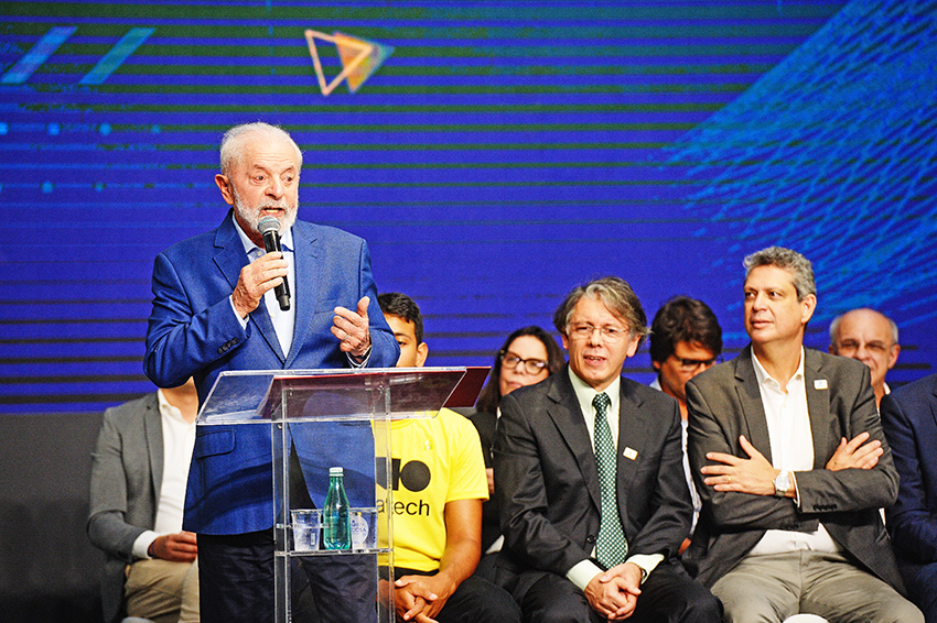 Lula inaugura curso de graduação em Instituto de Matemática