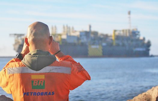 Petrobras aprova distribuição de 50% dos dividendos extras em duas parcelas